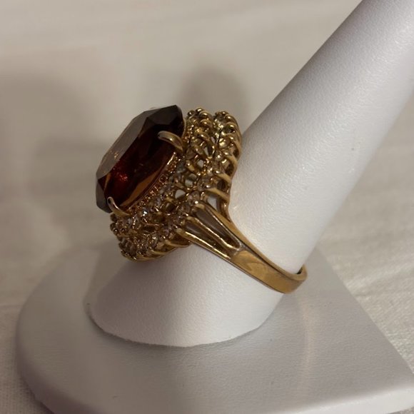 Beautiful Brown Color Ring with Crystals in Gold Tone Setting - size 9.5 - Picture 3 of 16